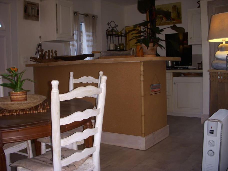 Un Havre De Paix Villa Aigues-Vives  Bagian luar foto