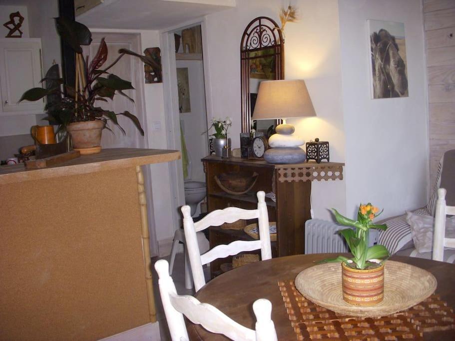 Un Havre De Paix Villa Aigues-Vives  Bagian luar foto